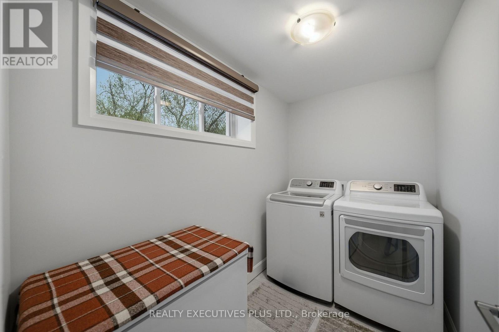 405 VOYAGEUR PLACE W - 27