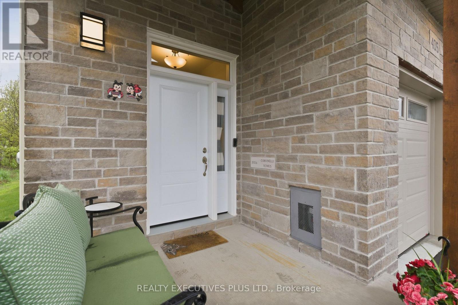 405 VOYAGEUR PLACE W - 3