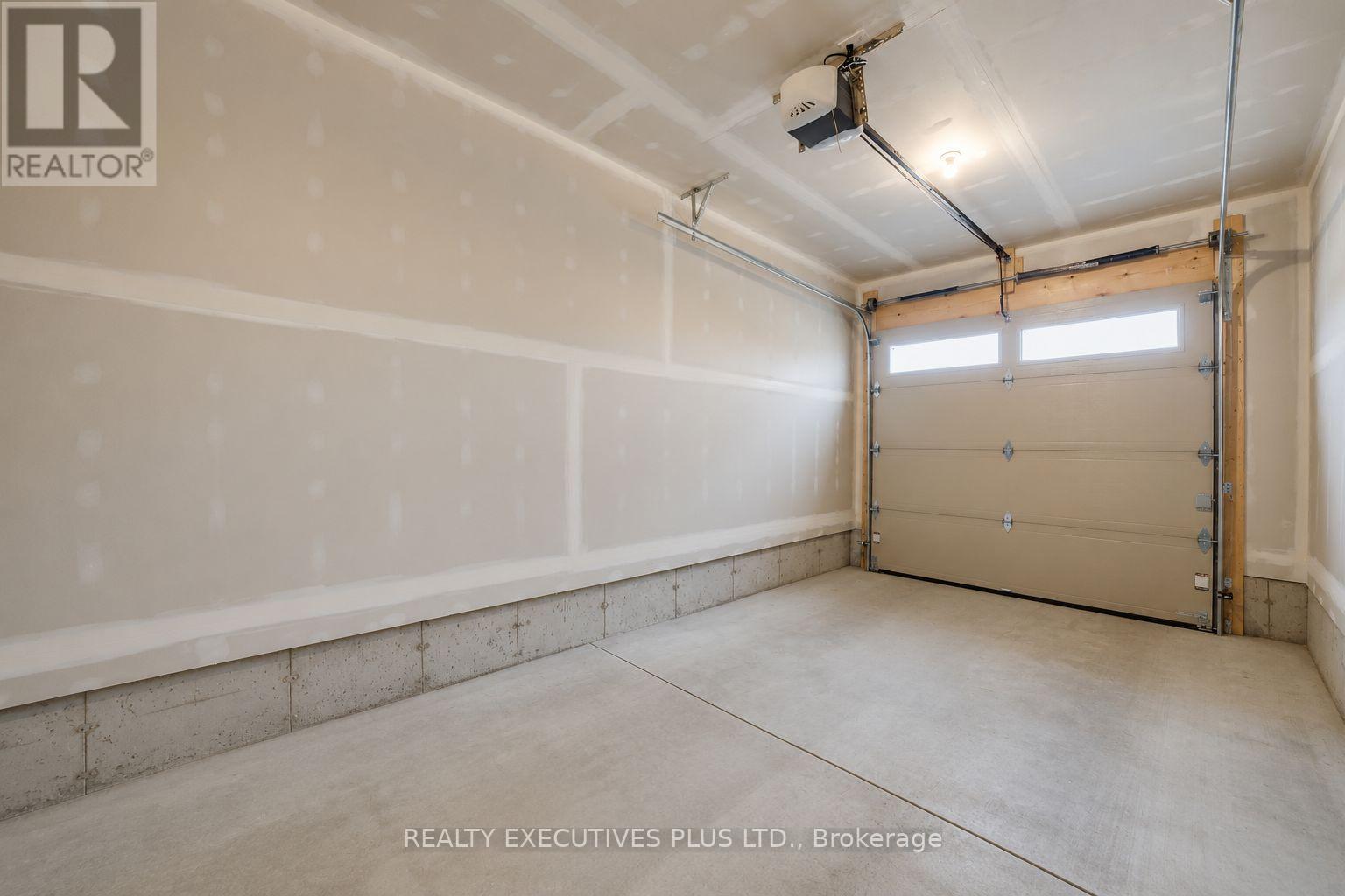 405 VOYAGEUR PLACE W - 35
