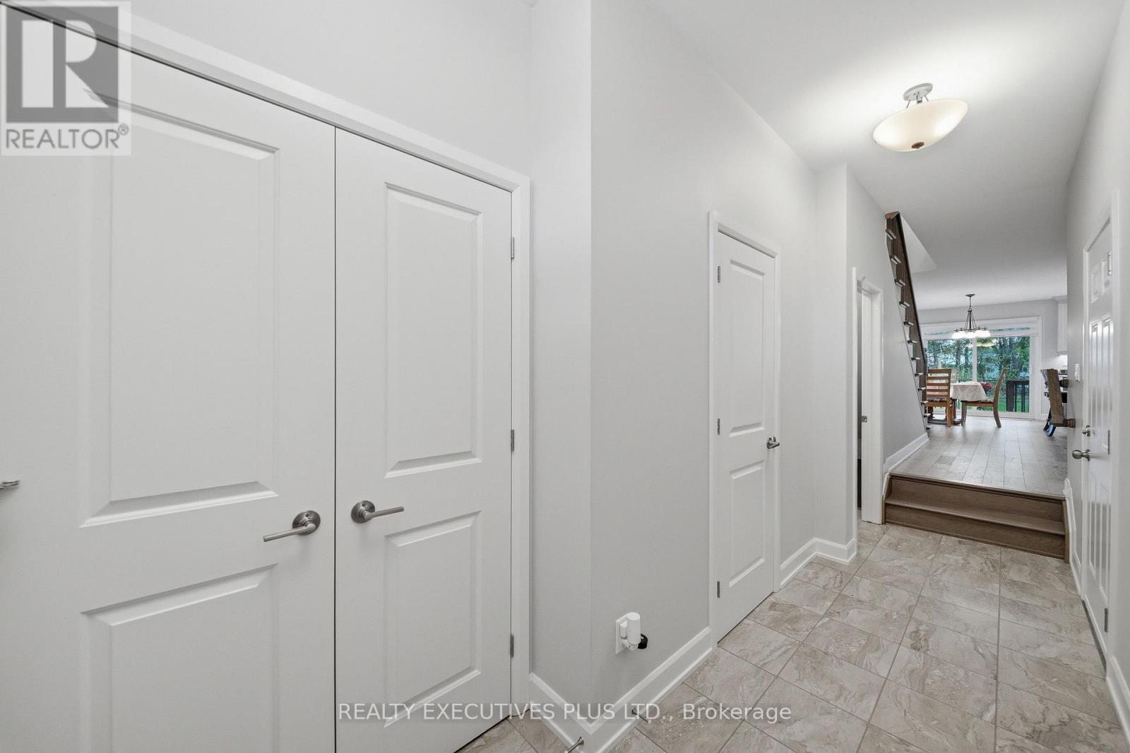 405 VOYAGEUR PLACE W - 5