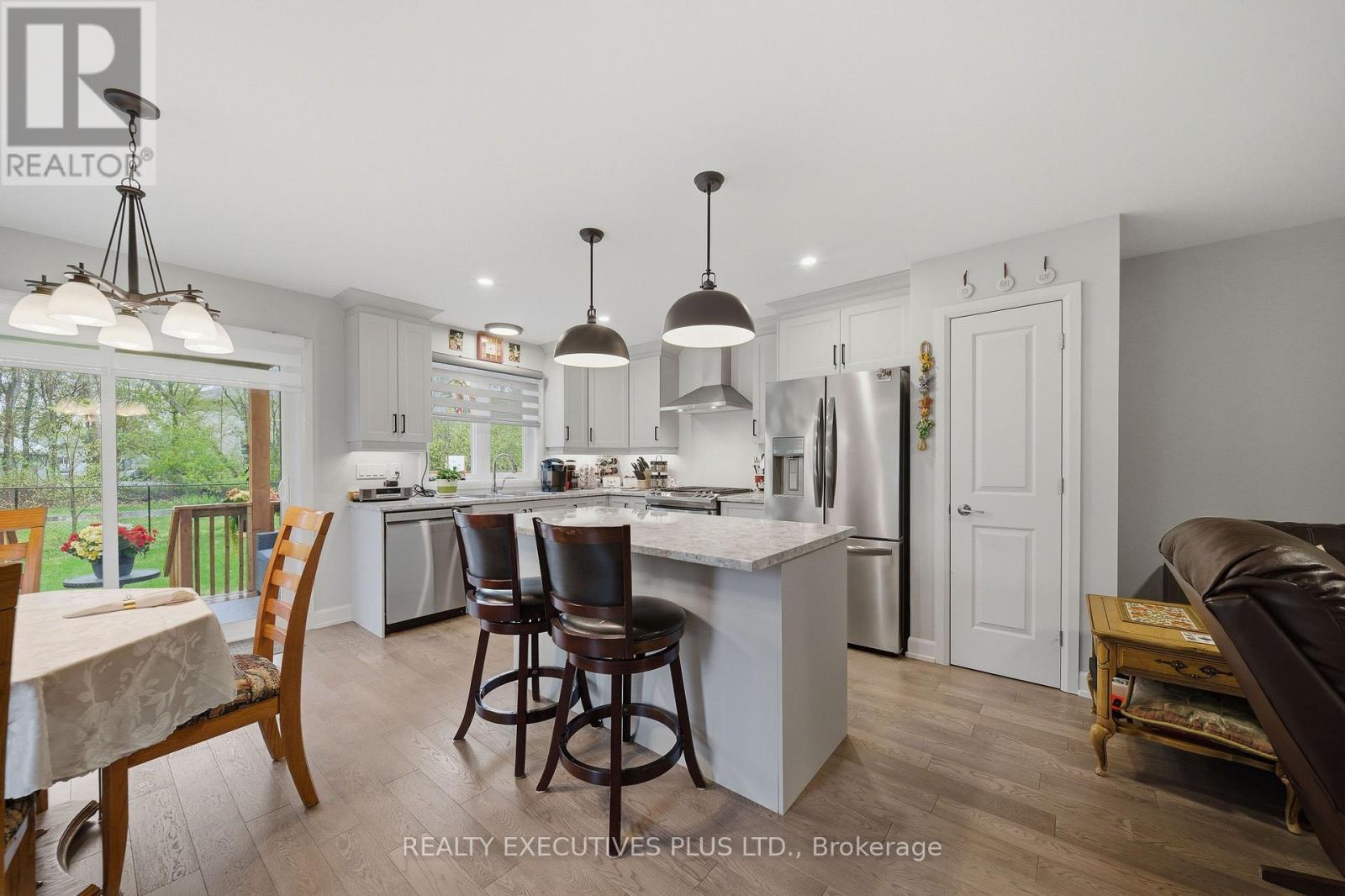405 VOYAGEUR PLACE W - 9