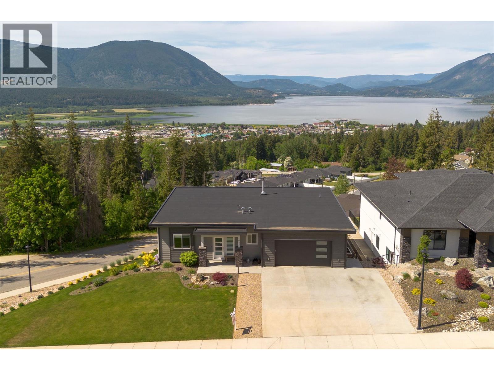  1021 17 Avenue Southeast, Salmon Arm