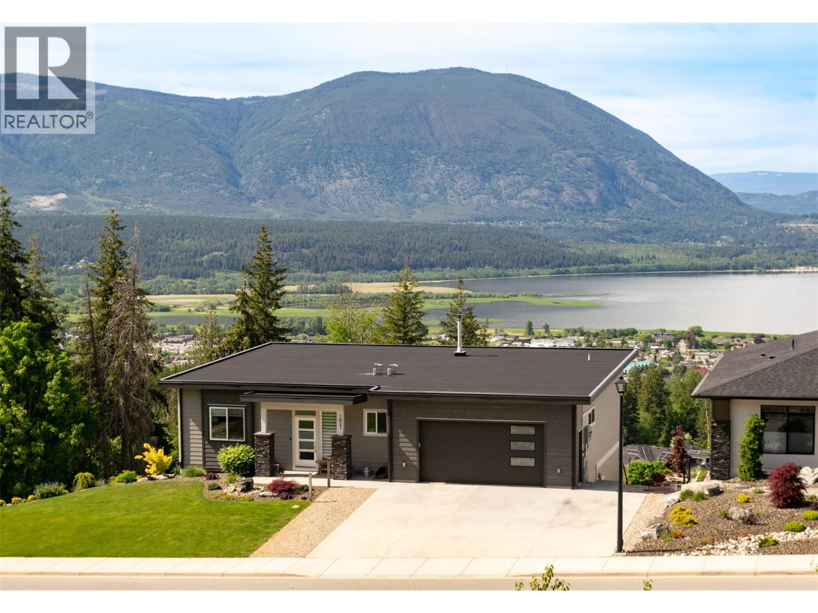  1021 17 Avenue Southeast, Salmon Arm