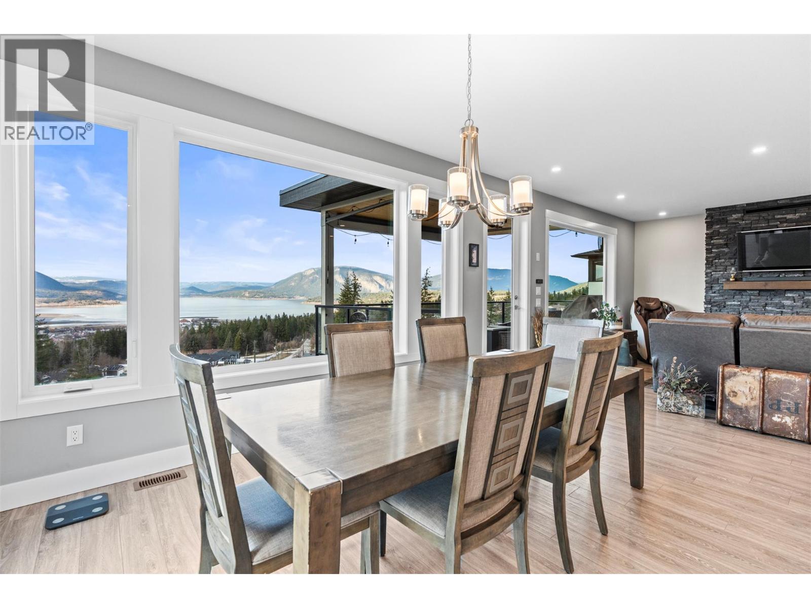  1021 17 Avenue Southeast, Salmon Arm