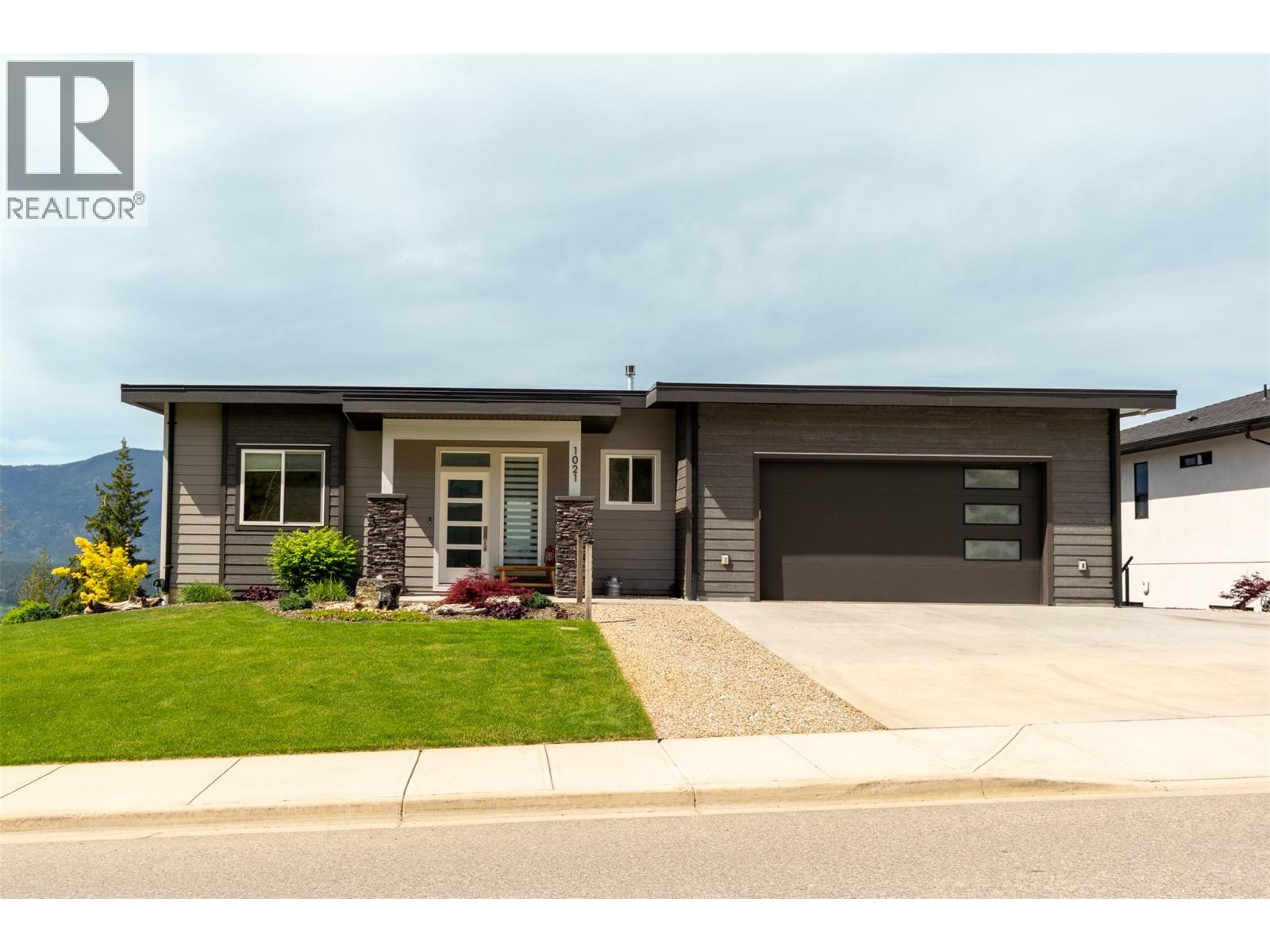  1021 17 Avenue Southeast, Salmon Arm