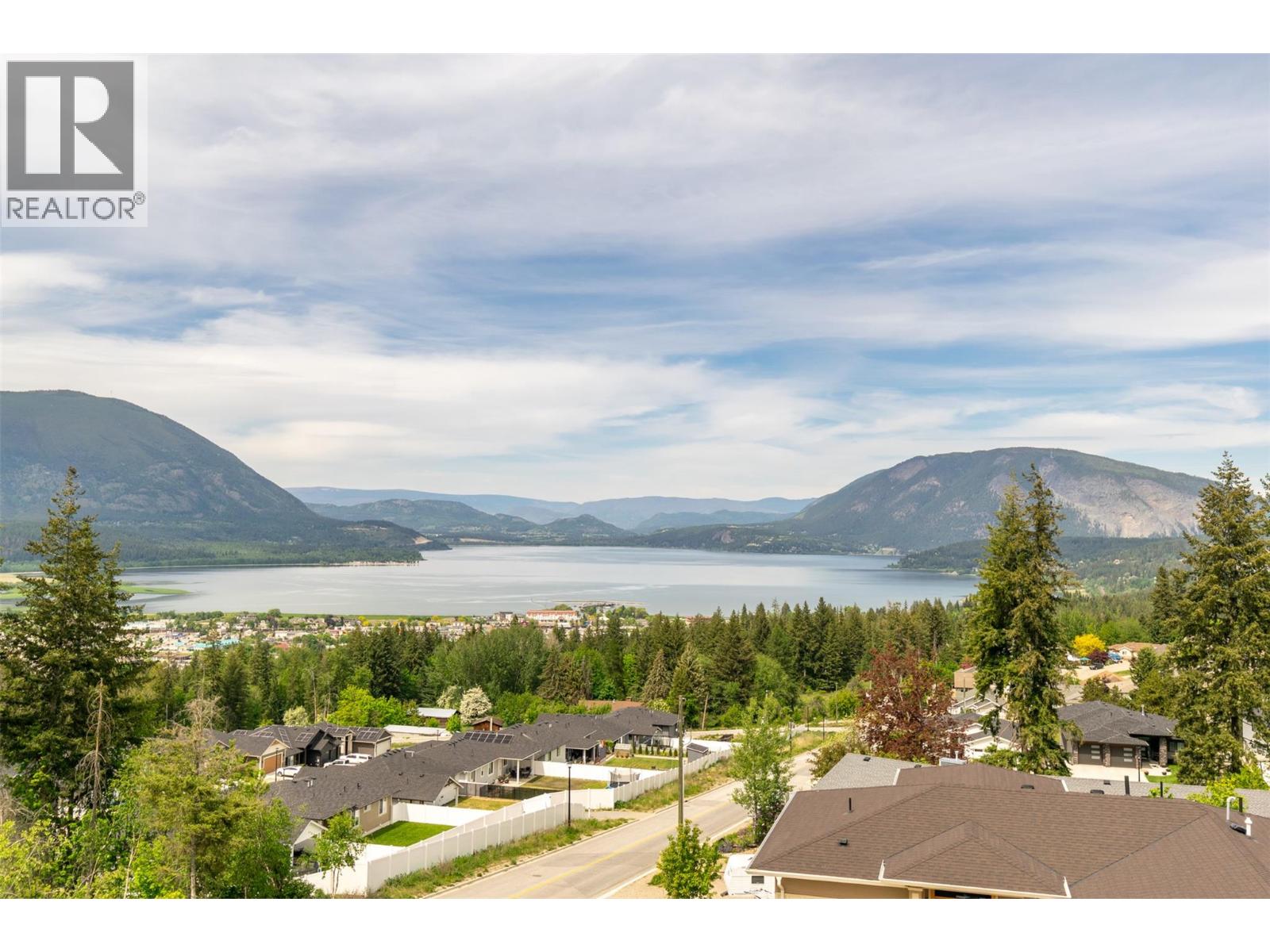  1021 17 Avenue Southeast, Salmon Arm