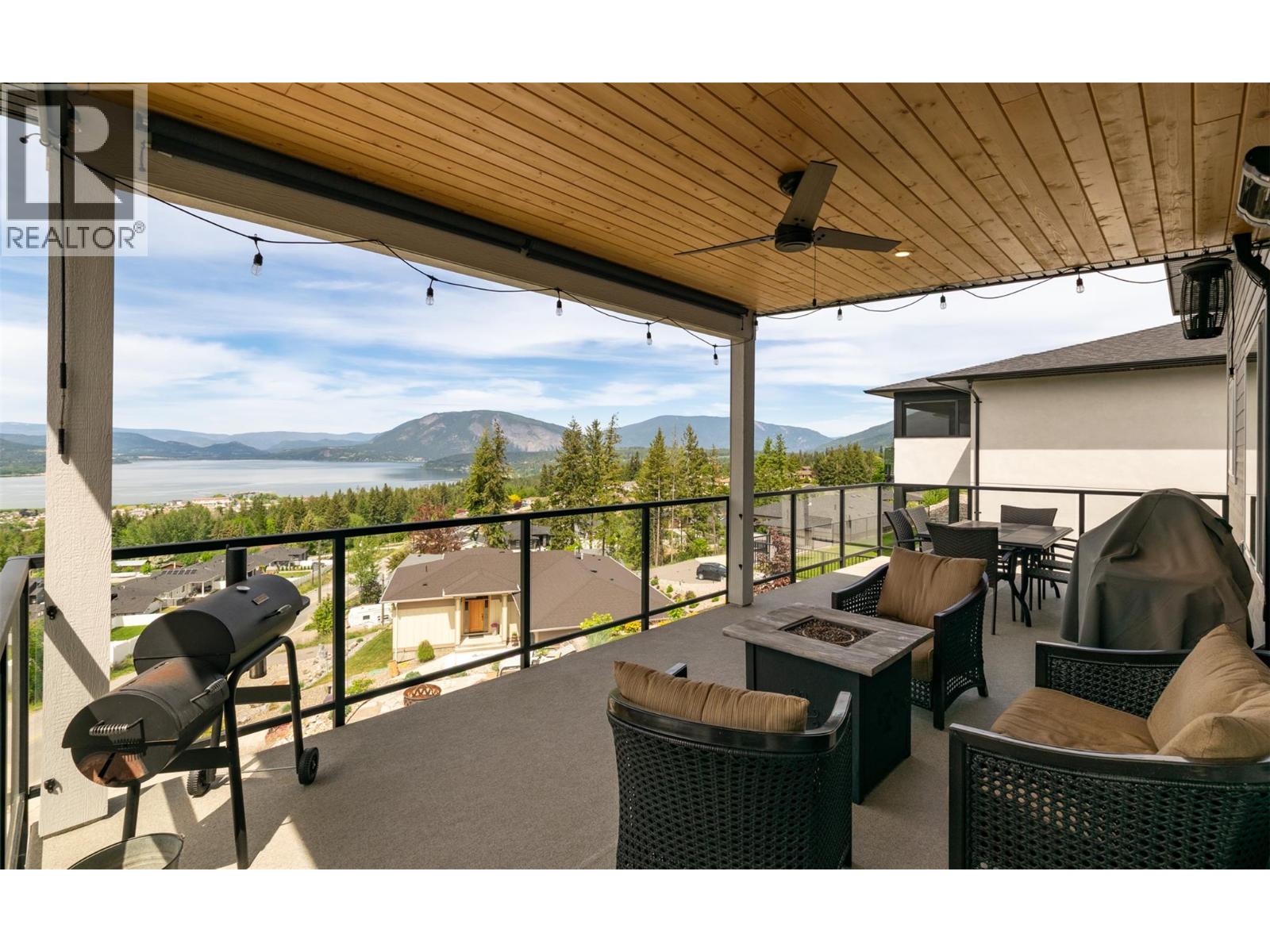  1021 17 Avenue Southeast, Salmon Arm