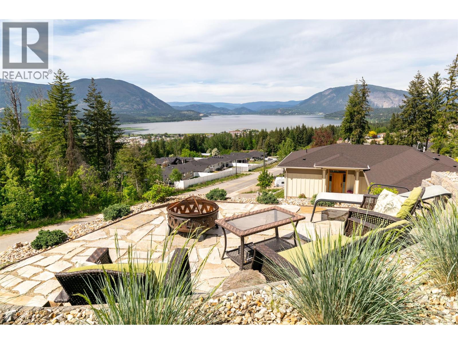  1021 17 Avenue Southeast, Salmon Arm
