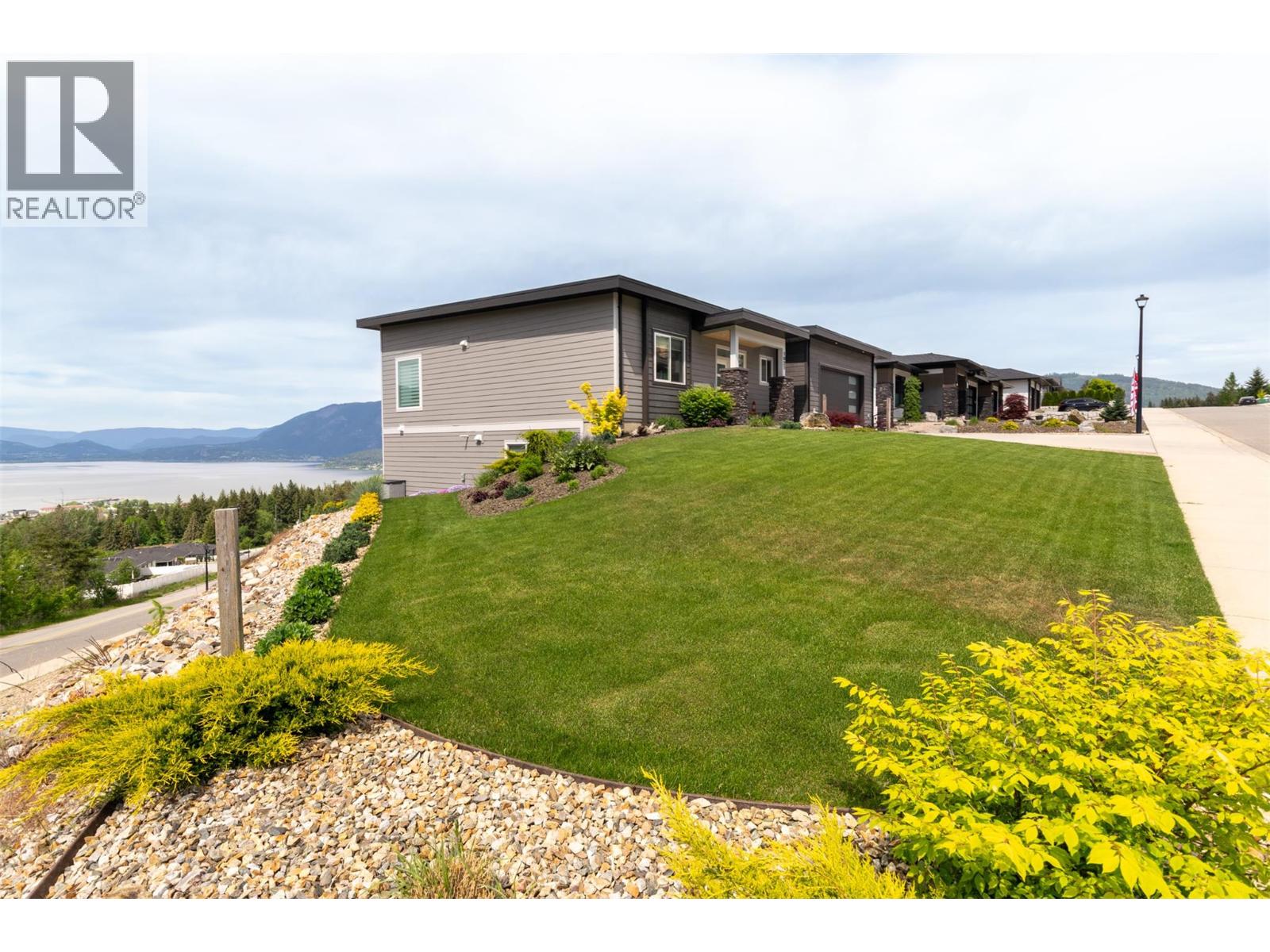  1021 17 Avenue Southeast, Salmon Arm