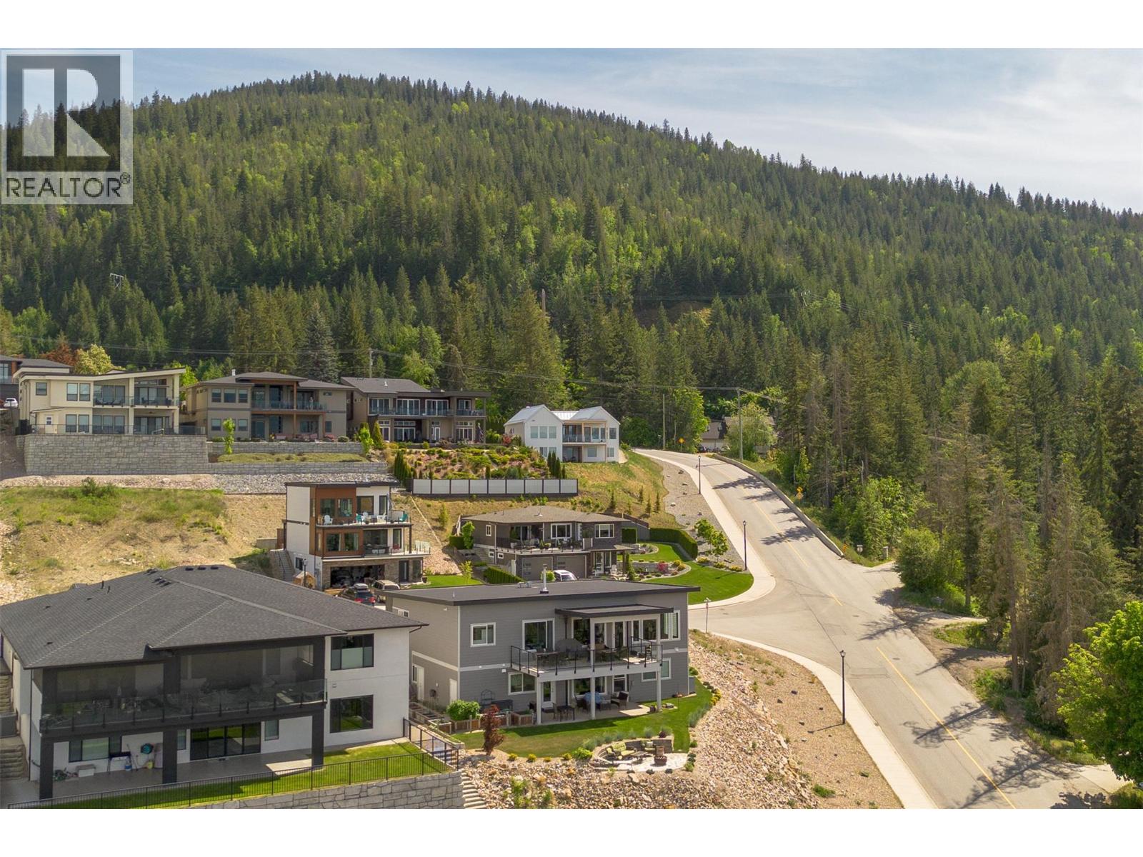  1021 17 Avenue Southeast, Salmon Arm