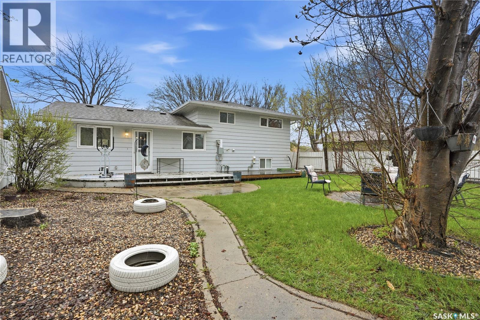 2305 Taylor STREET E - 35