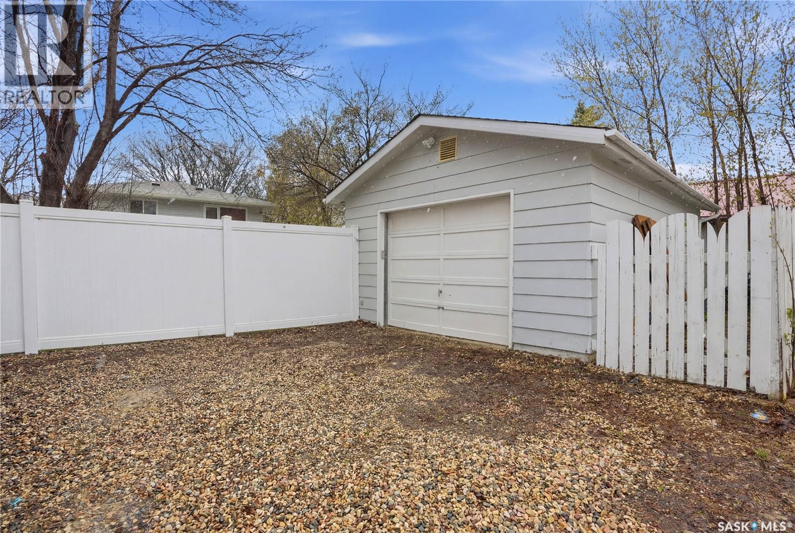 2305 Taylor STREET E - 39