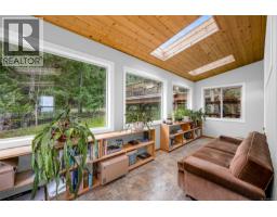 Living room - 8900 Keith Wagner Way, Denman Island, BC V0R1T0 Photo 8