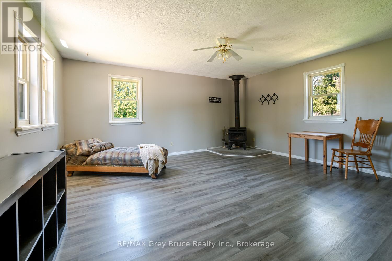 206 LINDSAY ROAD 30 - 11