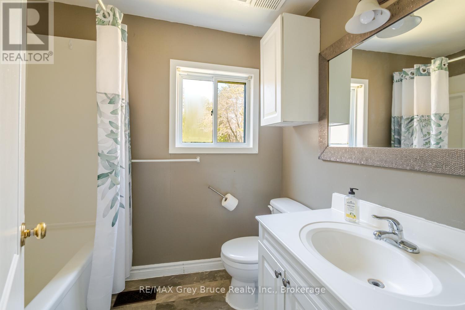 206 LINDSAY ROAD 30 - 17