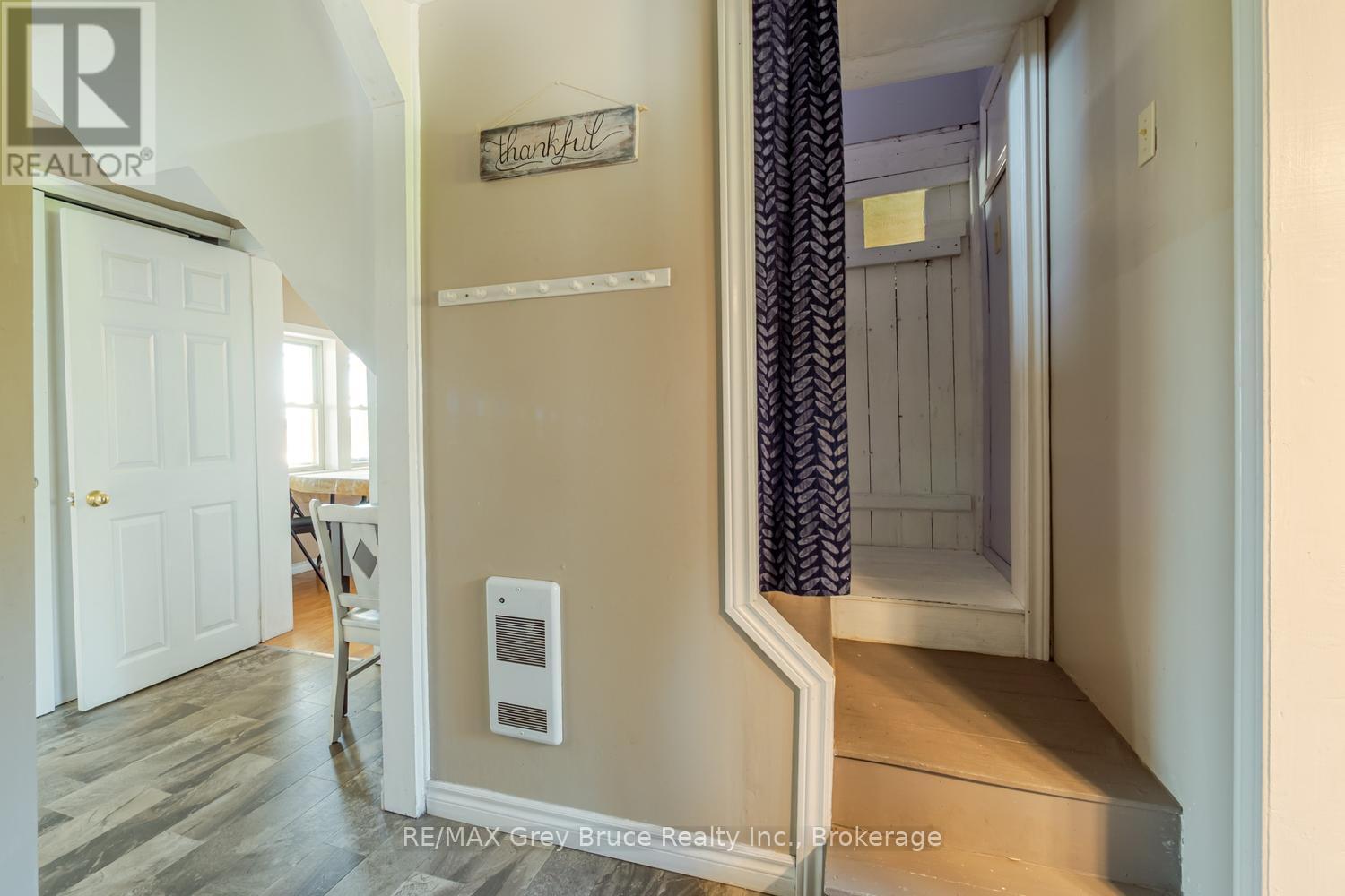 206 LINDSAY ROAD 30 - 20