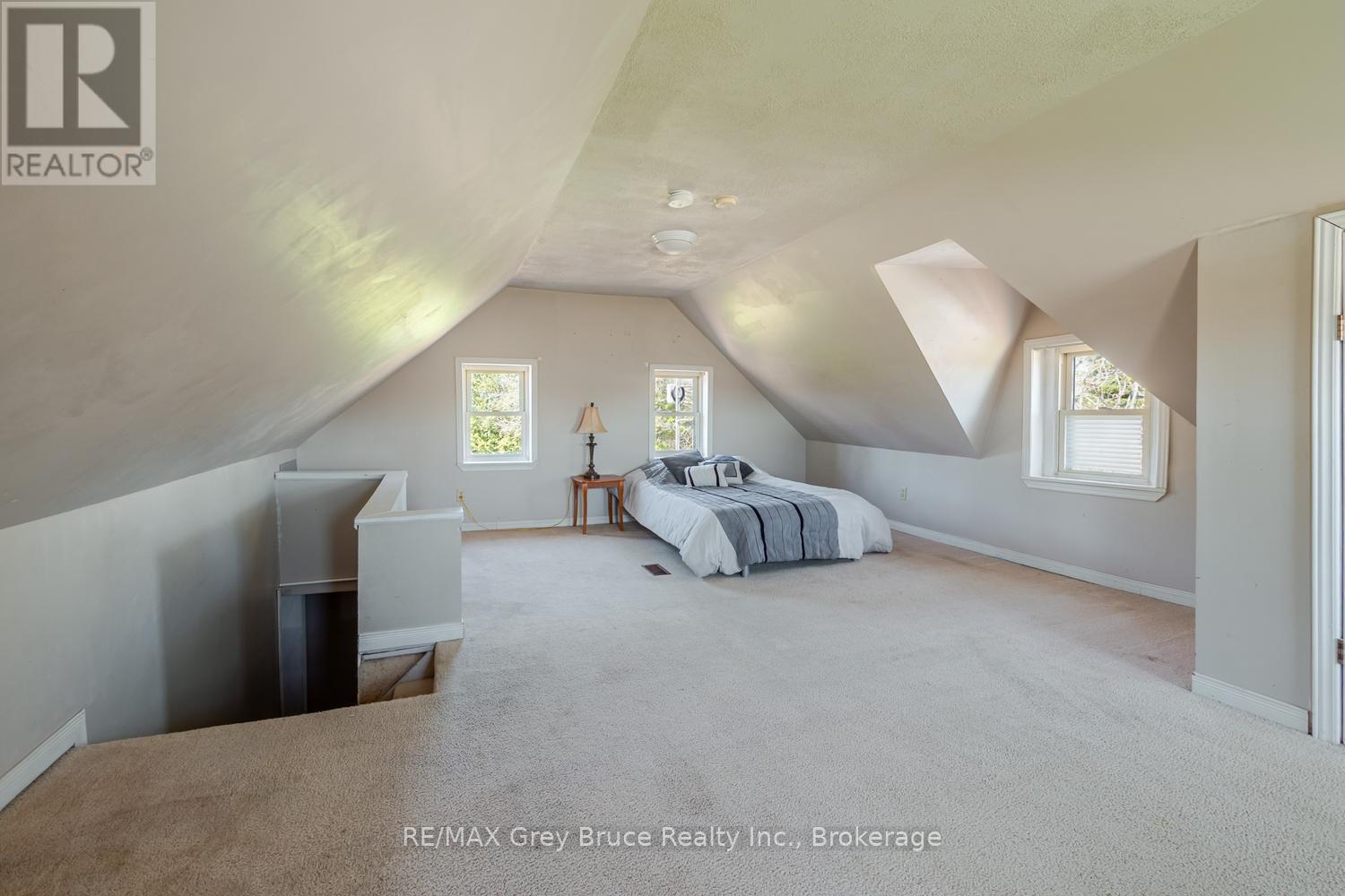 206 LINDSAY ROAD 30 - 21