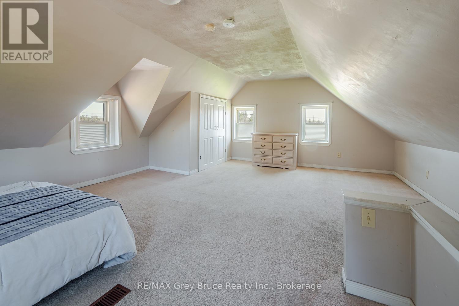 206 LINDSAY ROAD 30 - 22