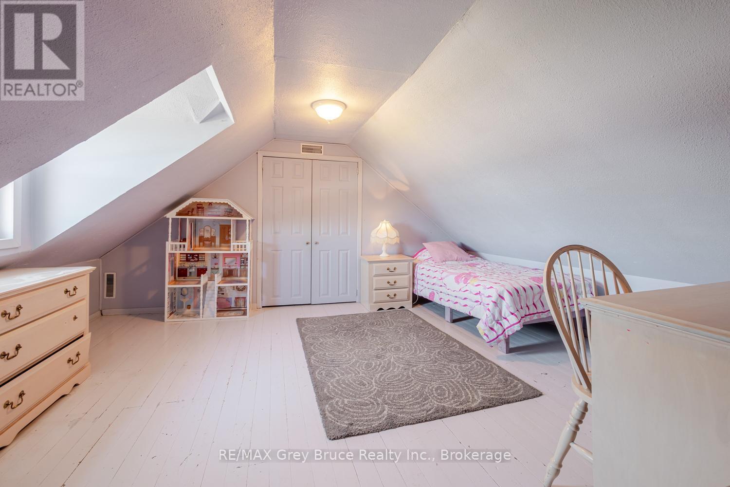 206 LINDSAY ROAD 30 - 23