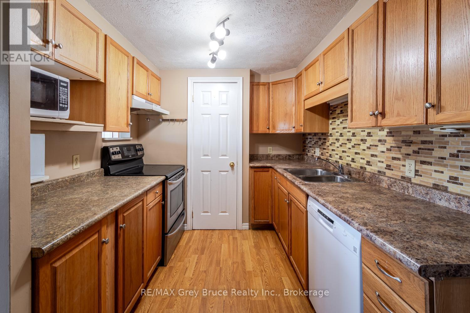 206 LINDSAY ROAD 30 - 9