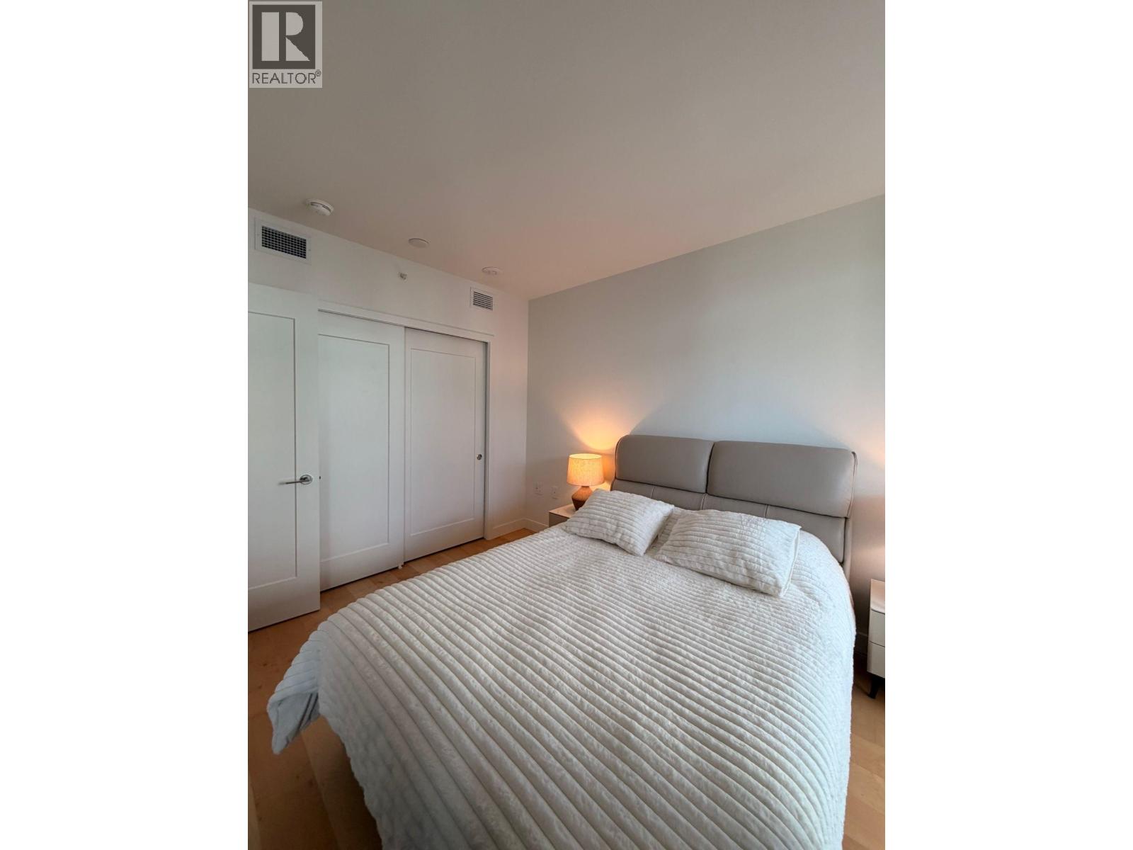 515 135 E 13TH STREET, North Vancouver