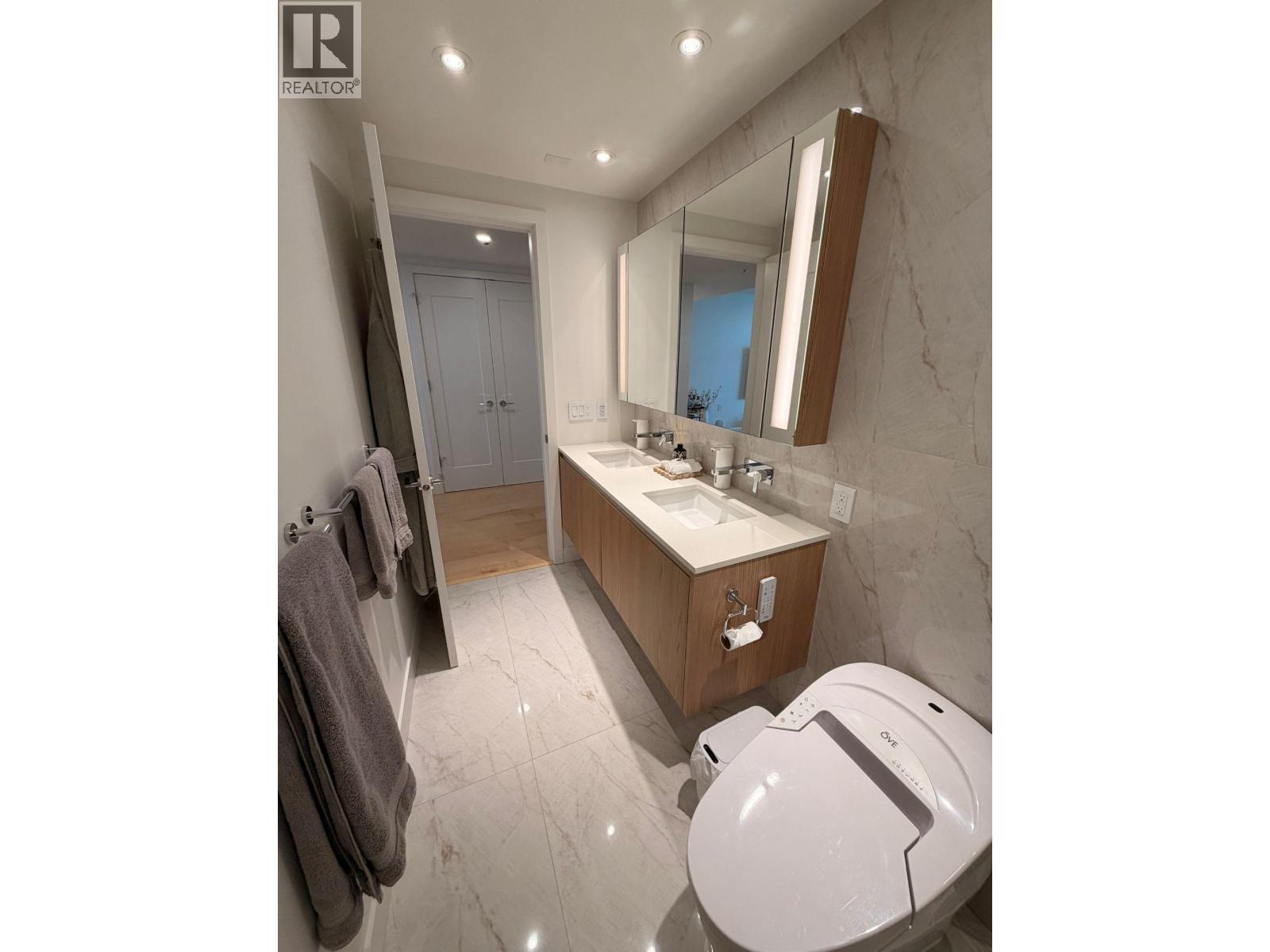 515 135 E 13TH STREET, North Vancouver
