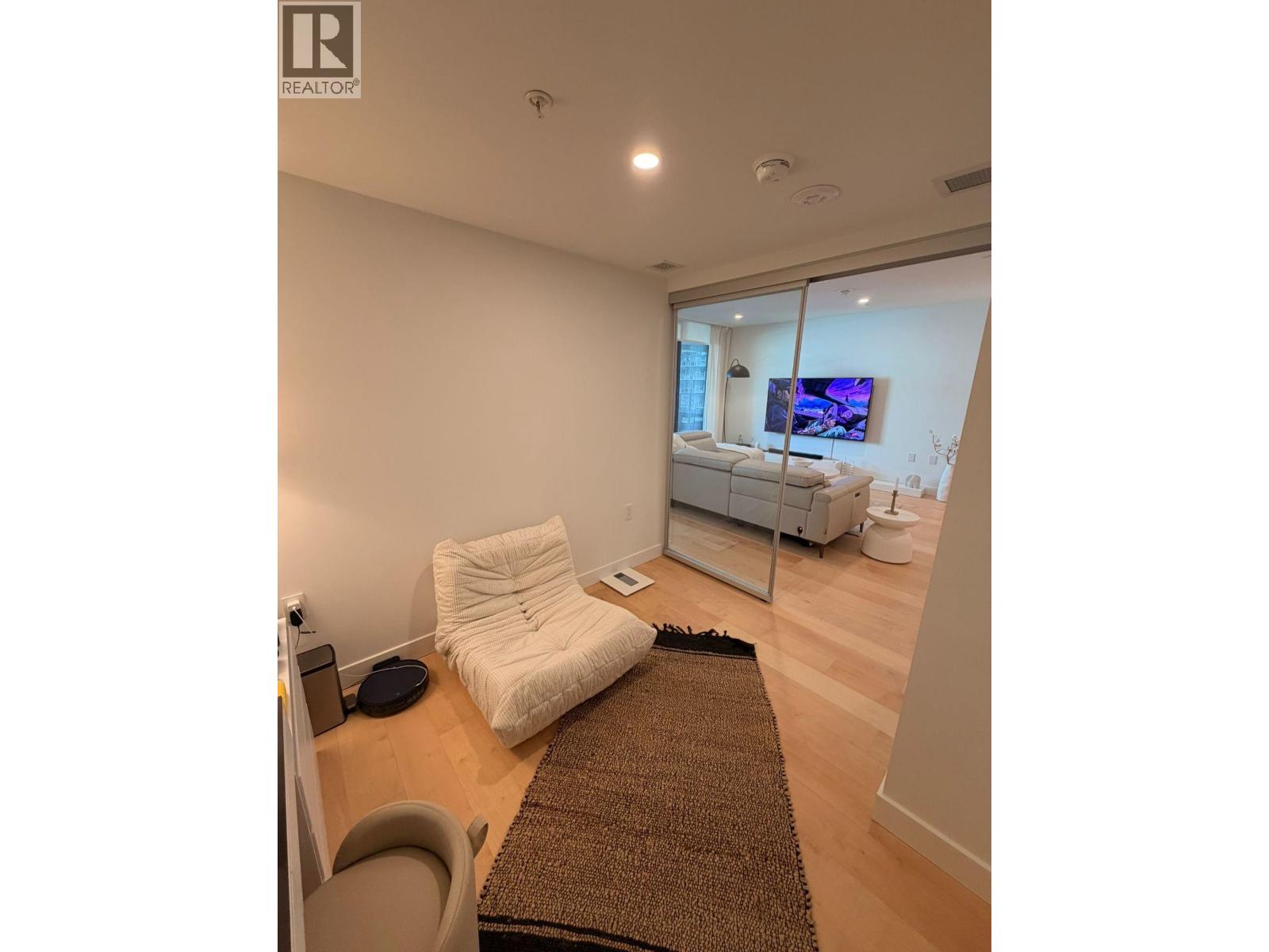 515 135 E 13TH STREET, North Vancouver