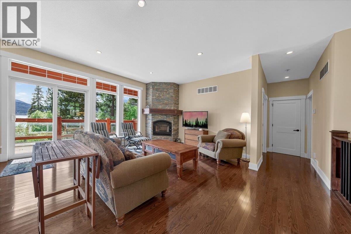 8442 Richardson Crescent - 14