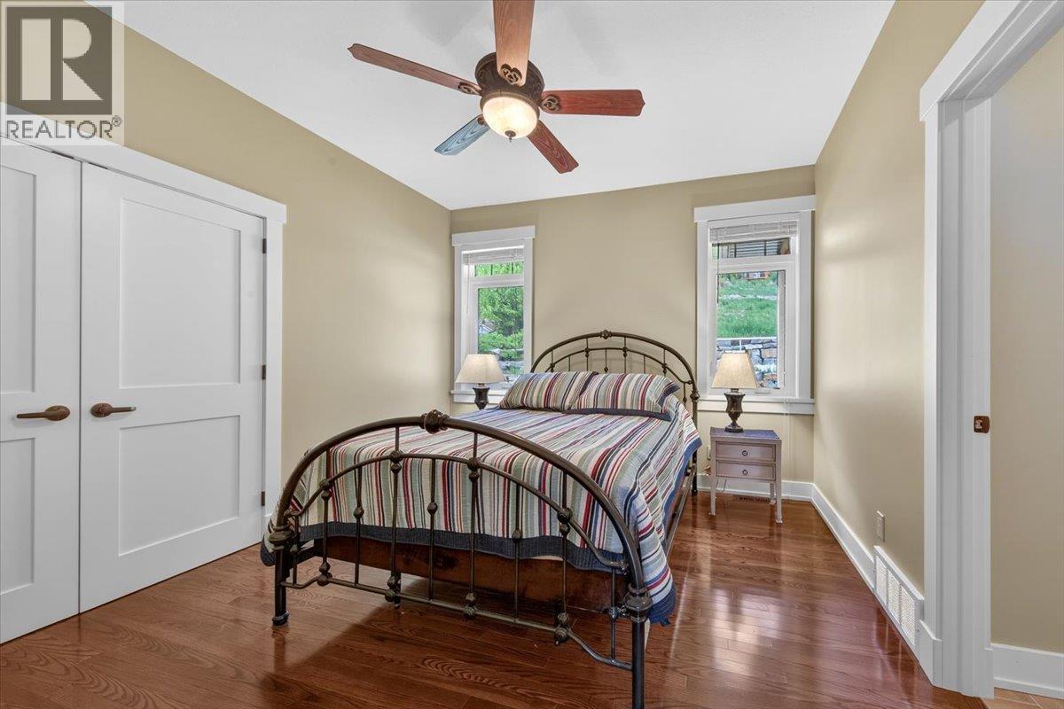 8442 Richardson Crescent - 21