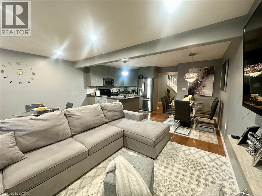 42 ST PAUL Avenue, Brantford, Ontario, N3T4E6 — Photo 2