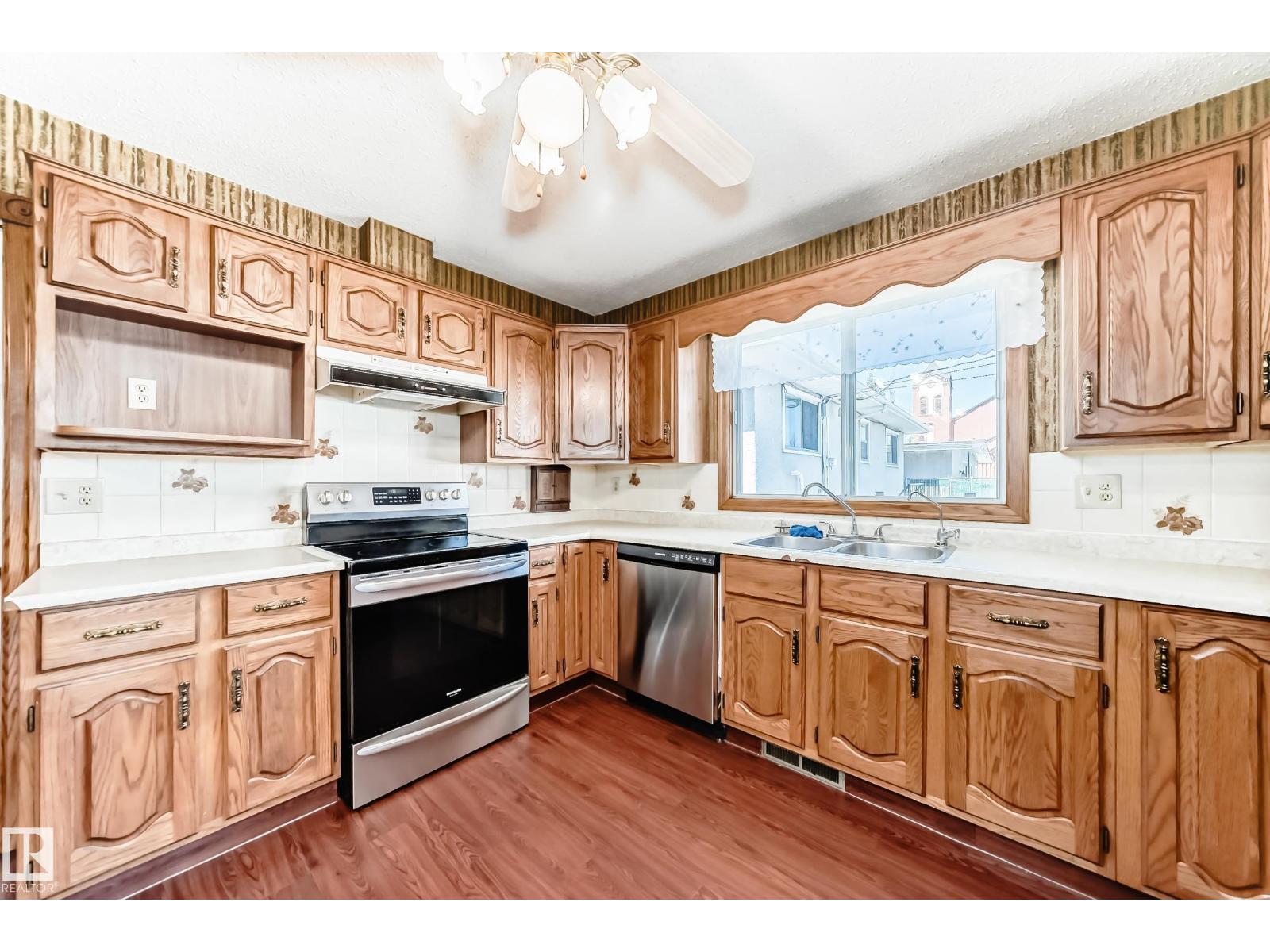 12245 55 ST NW - 4