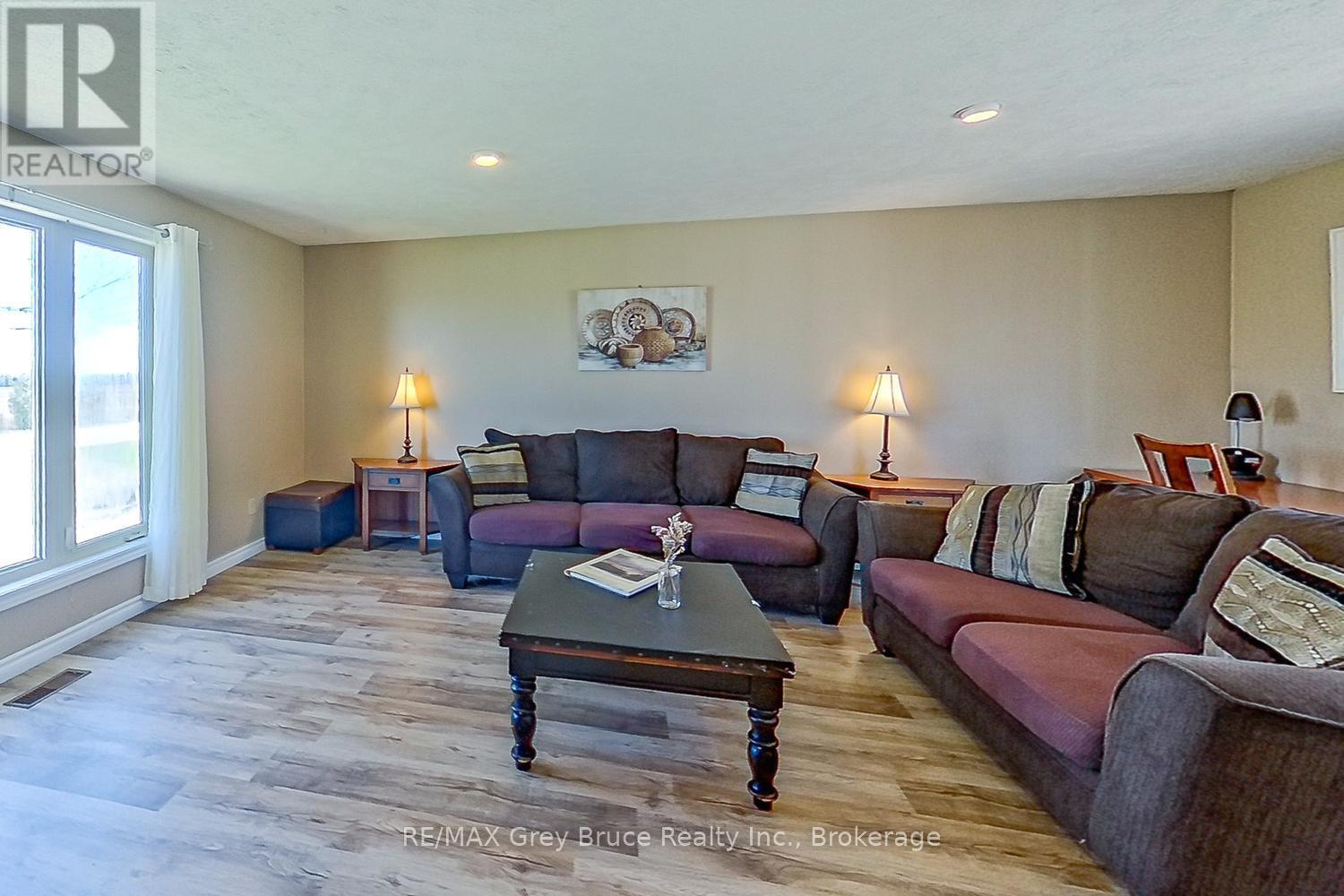 206 LINDSAY ROAD 30 - 26
