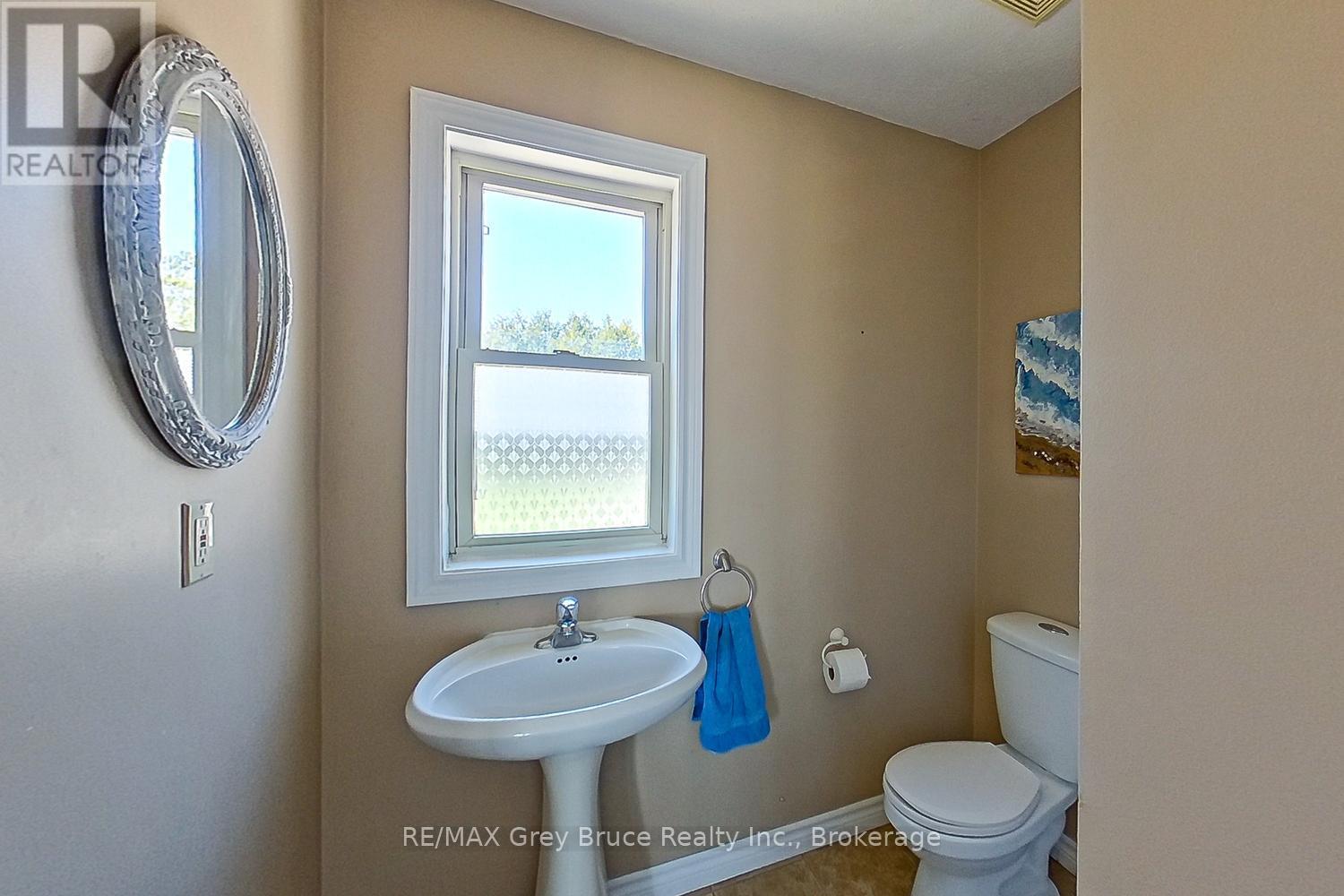 206 LINDSAY ROAD 30 - 28
