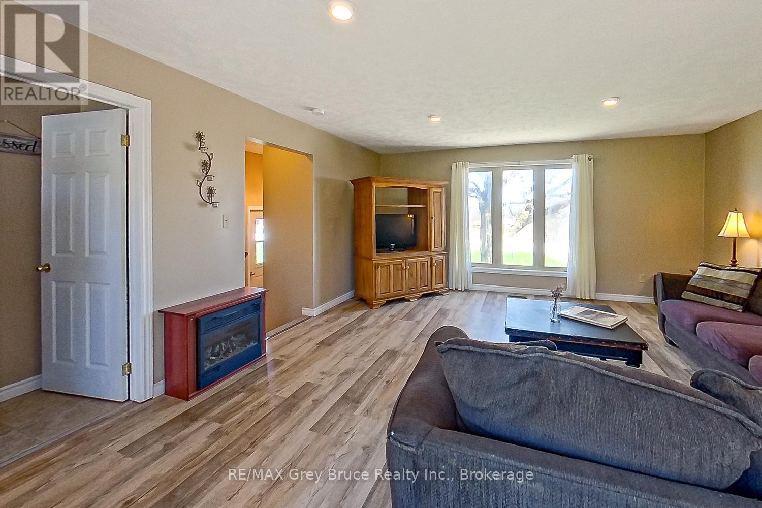 206 LINDSAY ROAD 30 - 25