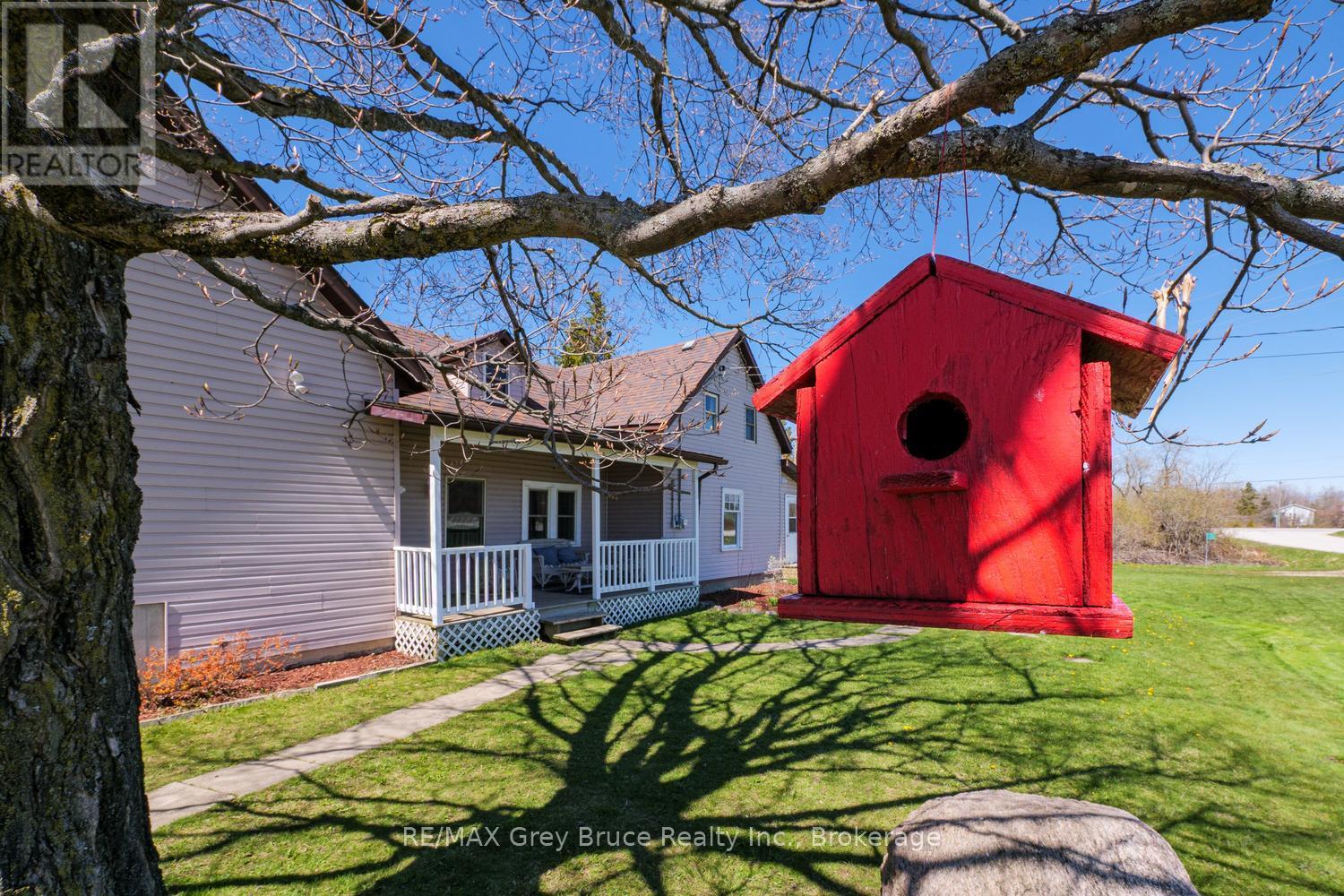 206 LINDSAY ROAD 30 - 32