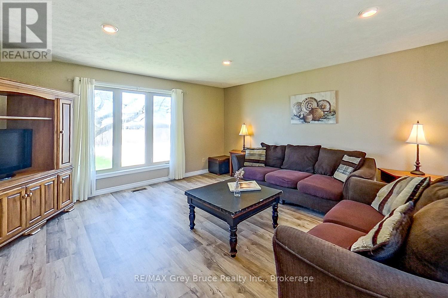 206 LINDSAY ROAD 30 - 27