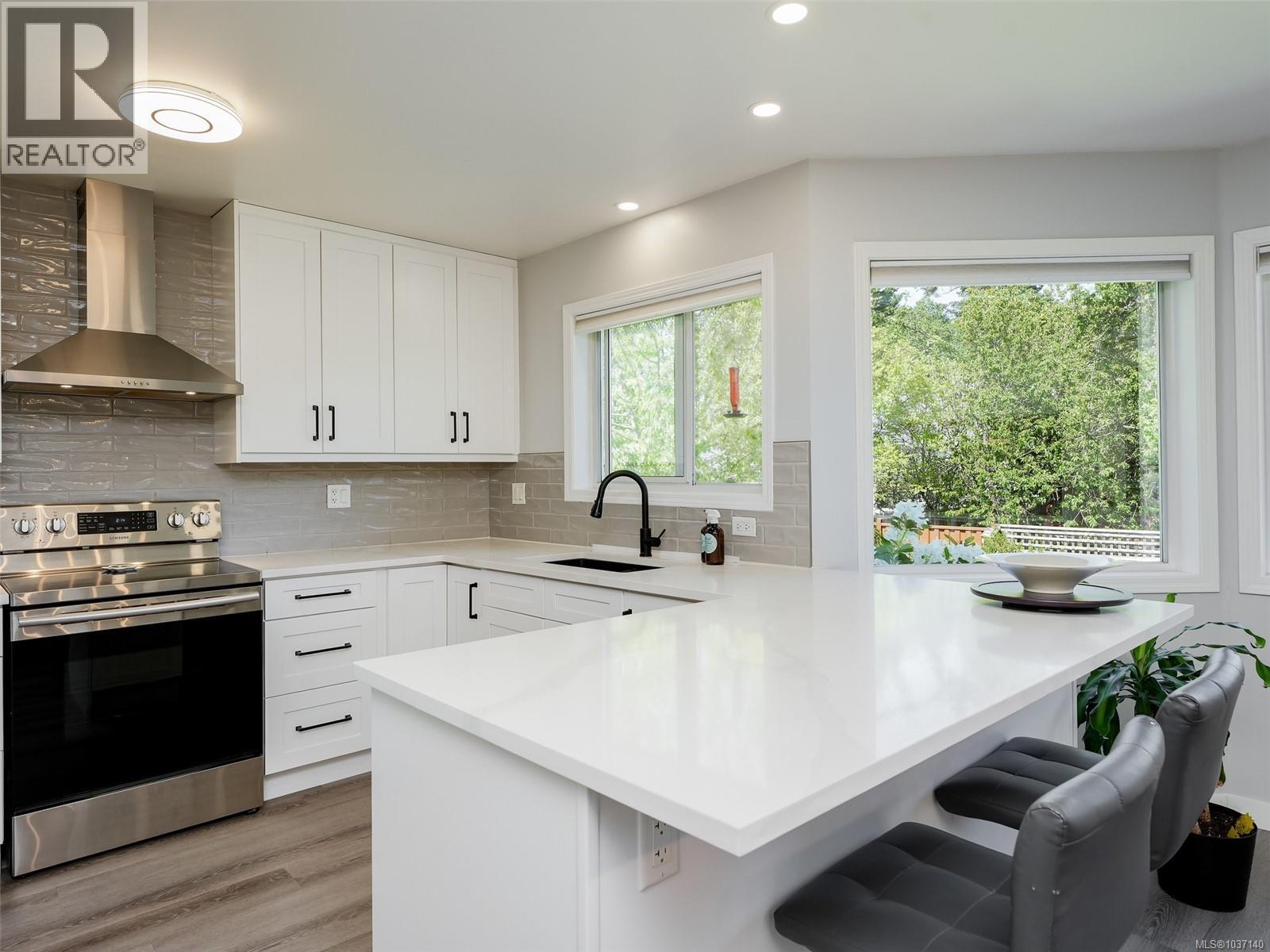  4256 Ponderosa Crescent, Saanich