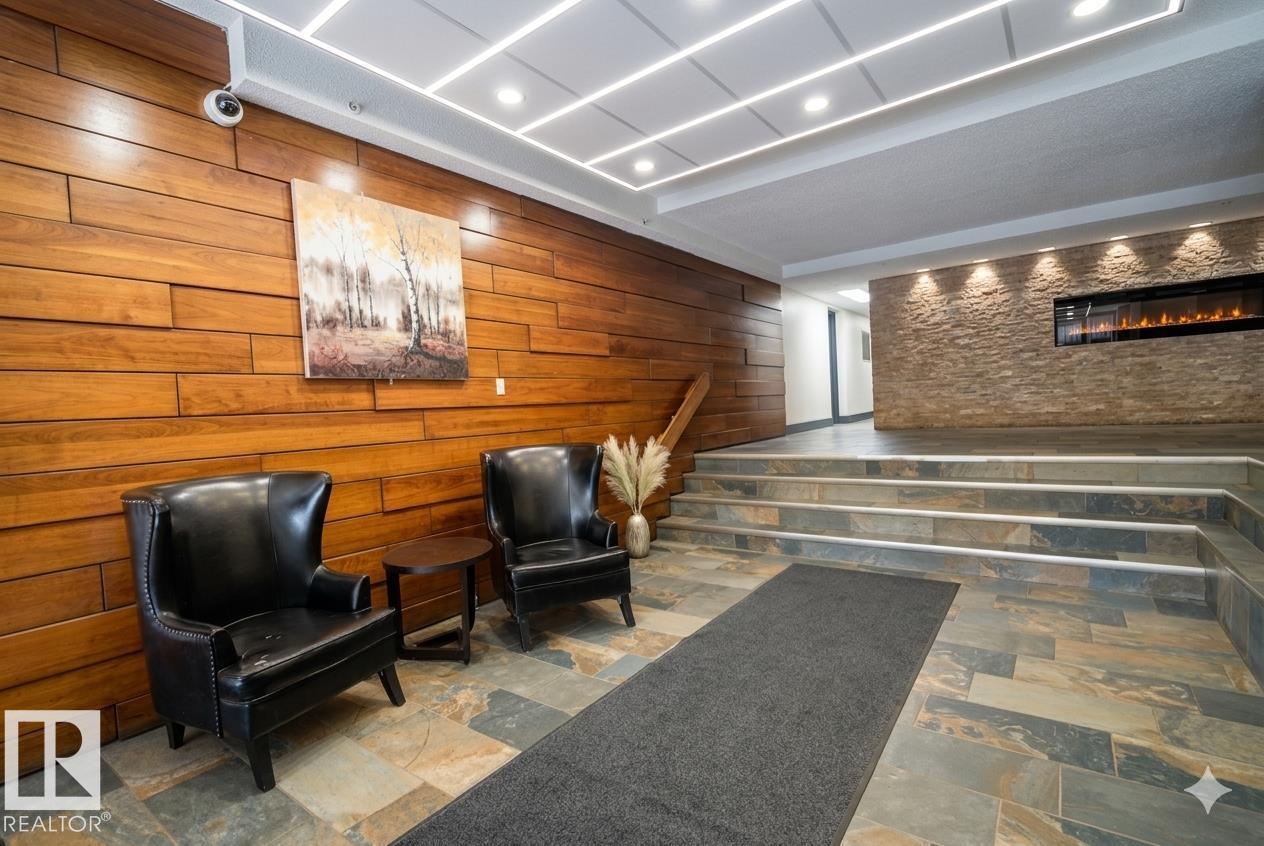 #90 8745 165 ST NW - 12