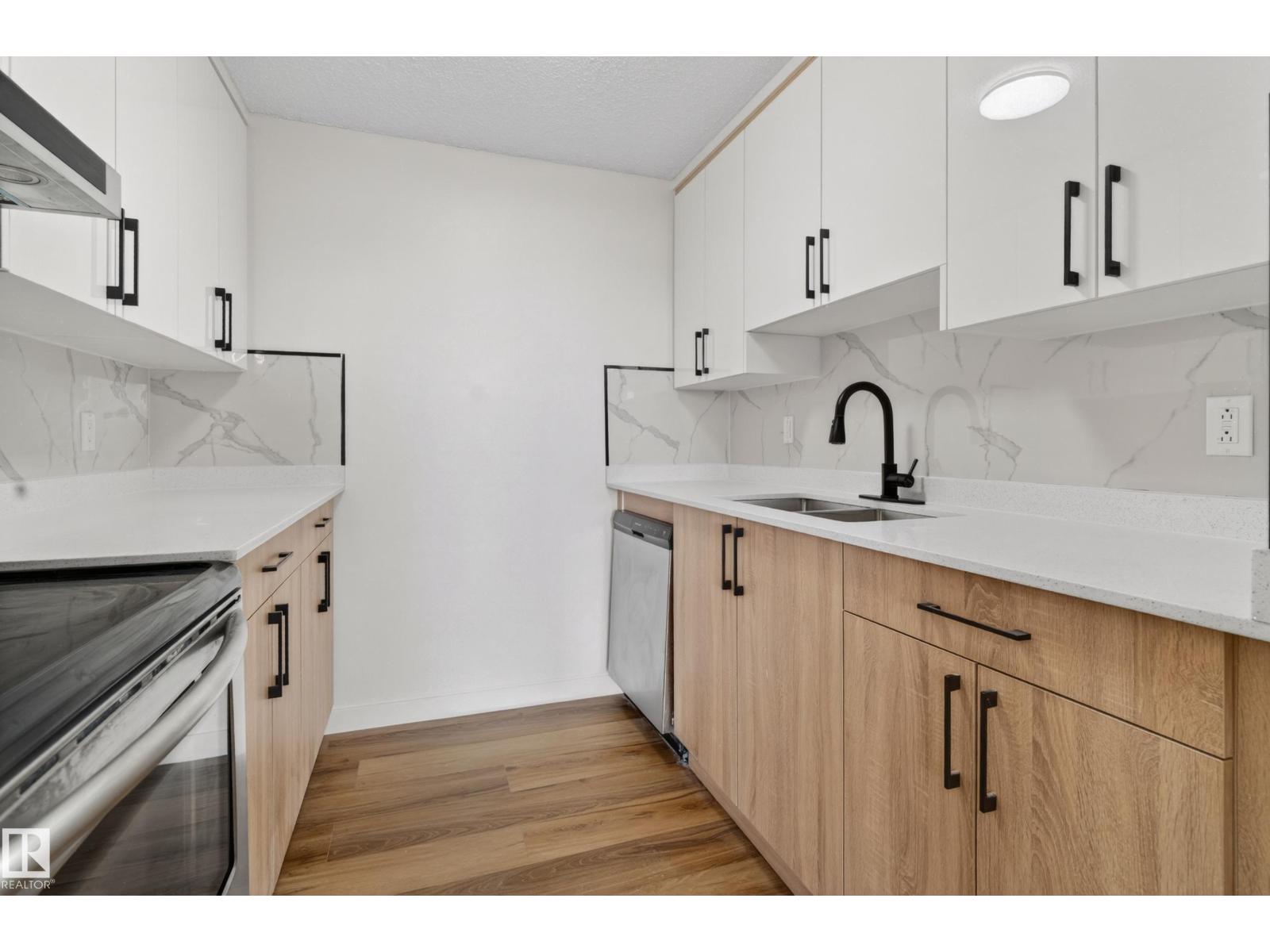 #90 8745 165 ST NW - 4
