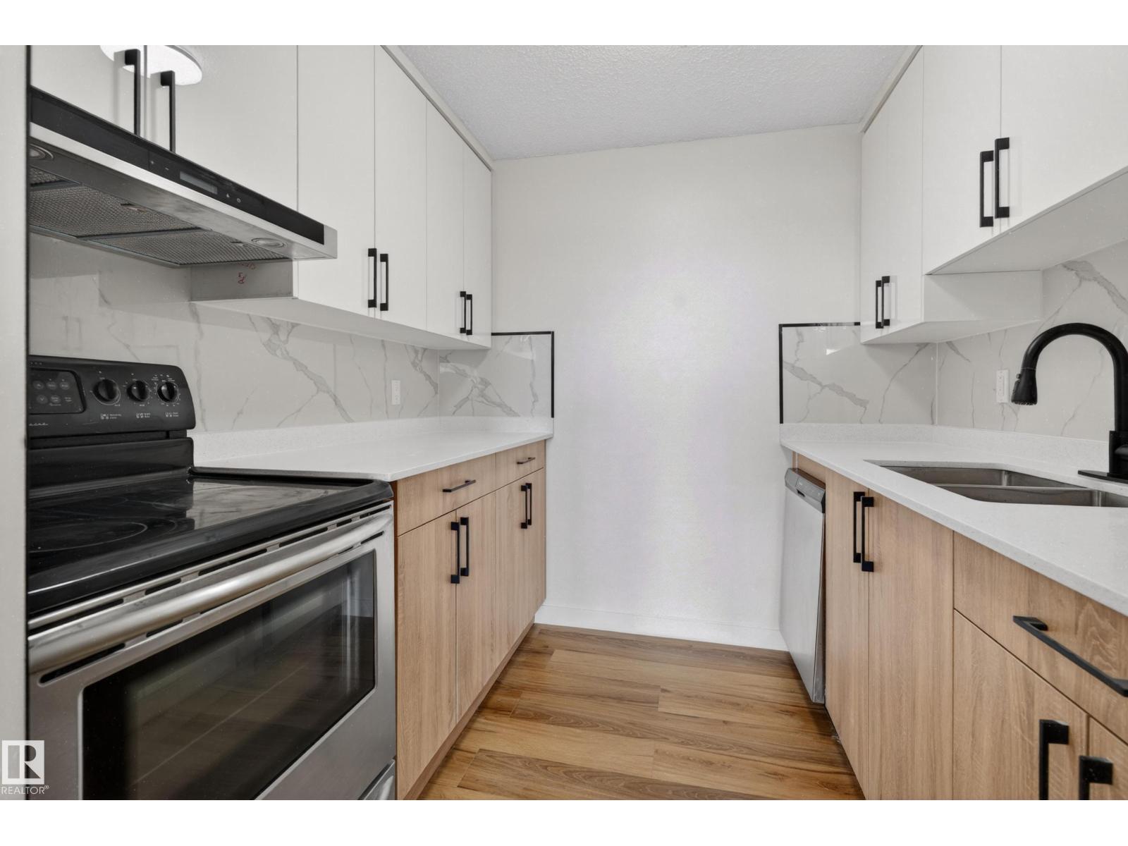 #90 8745 165 ST NW - 5