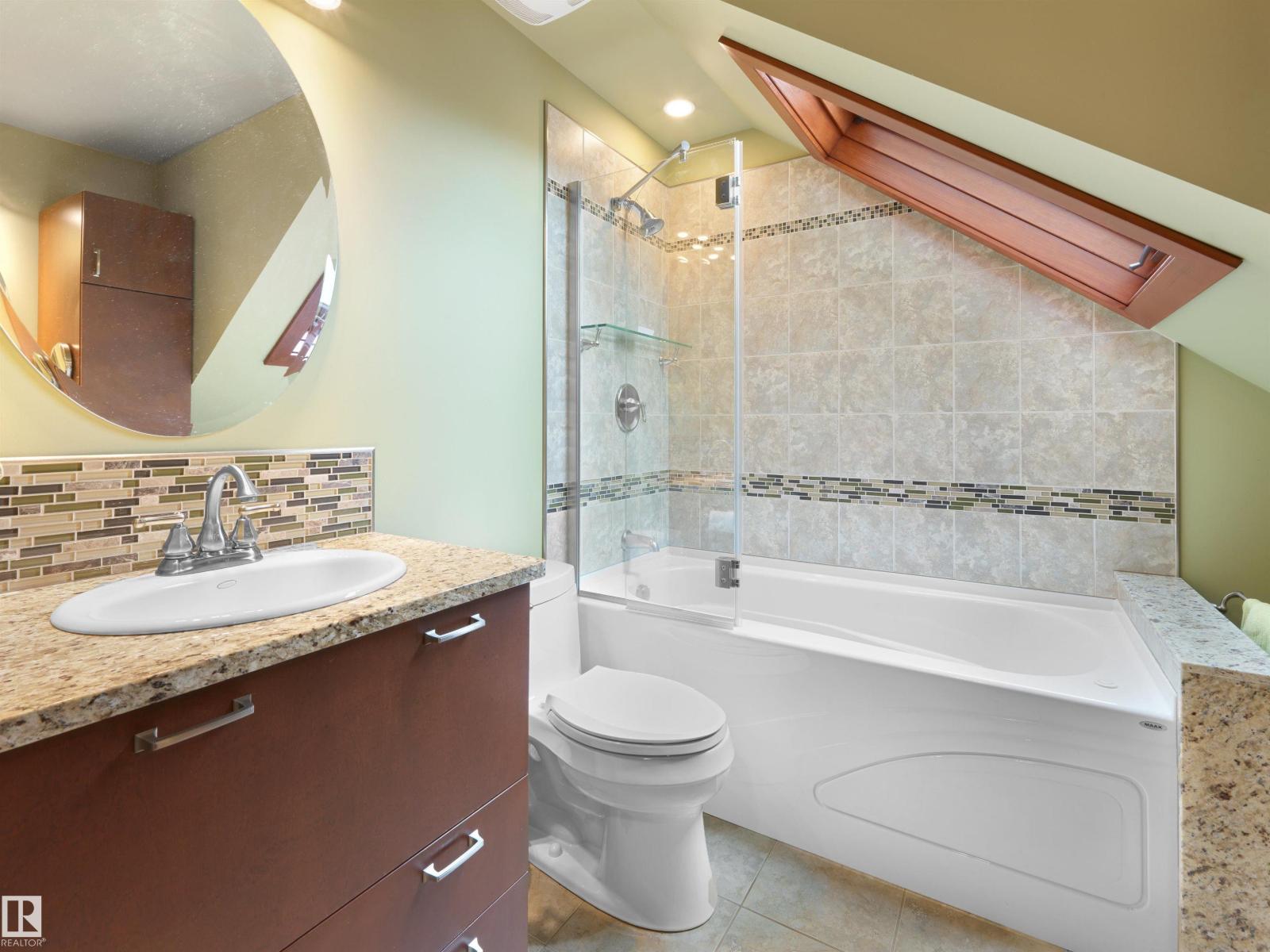 9739 86 AV NW - 24