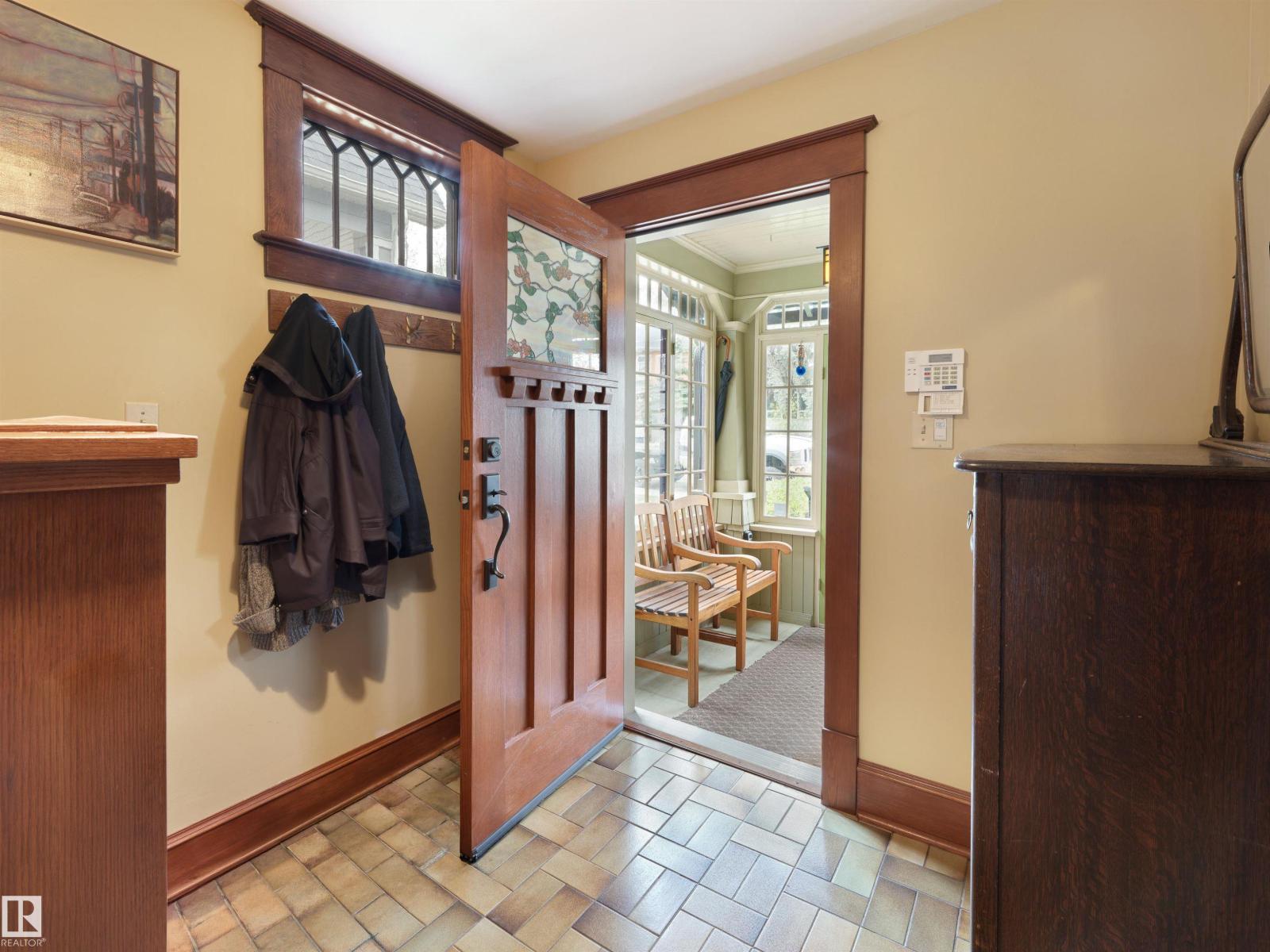 9739 86 AV NW - Image 3