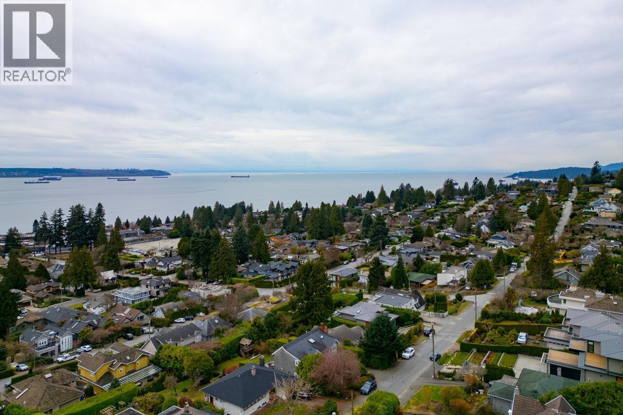 2338 OTTAWA AVENUE, West Vancouver