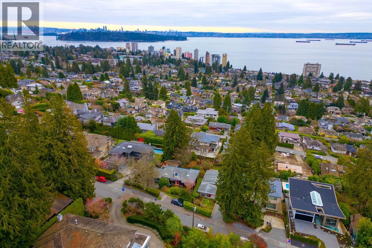 2338 OTTAWA AVENUE, West Vancouver