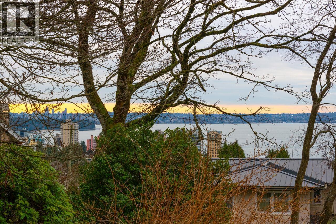 2338 OTTAWA AVENUE, West Vancouver