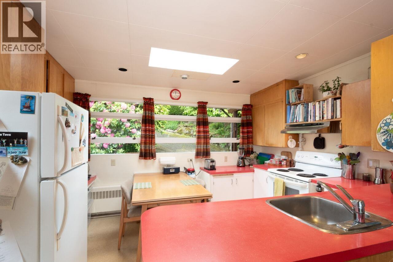2338 OTTAWA AVENUE, West Vancouver