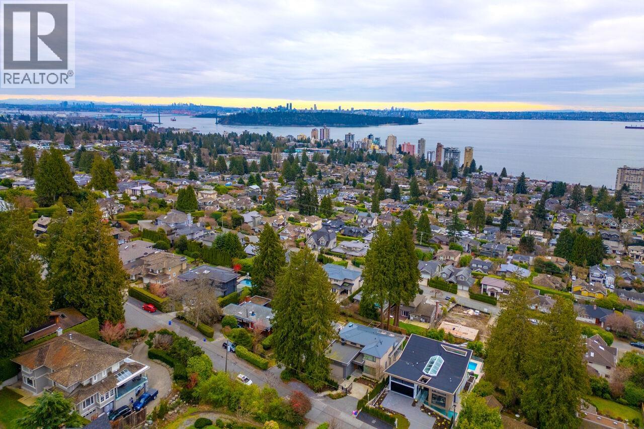 2338 OTTAWA AVENUE, West Vancouver