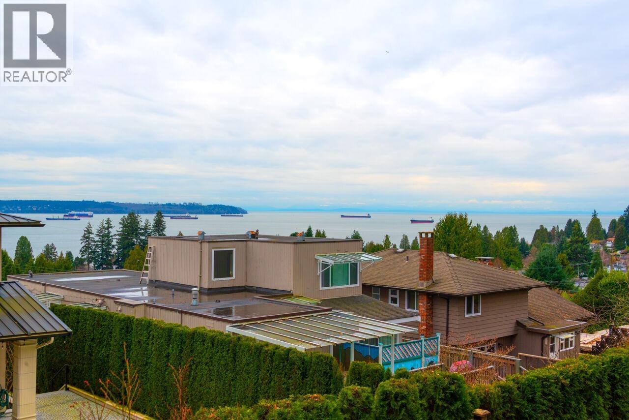 2338 OTTAWA AVENUE, West Vancouver