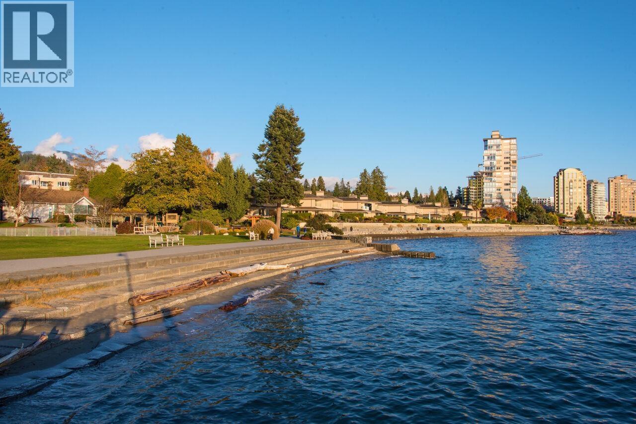 2338 OTTAWA AVENUE, West Vancouver