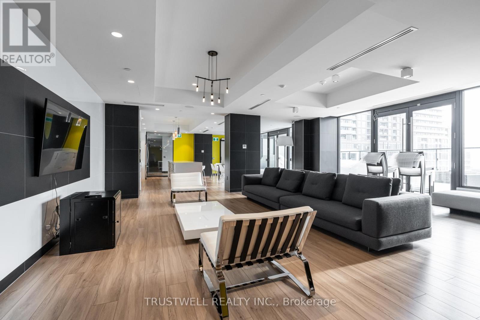 #1004 158 FRONT STREET E - 15